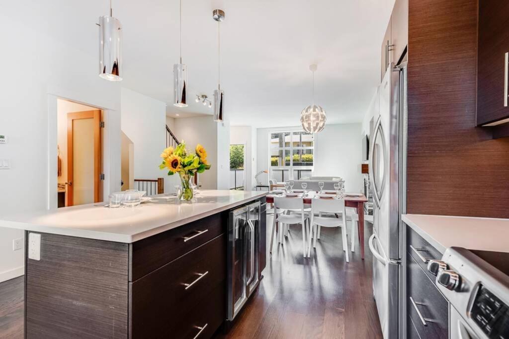 Cedar Hill Sunlit Stay - Bright Spacious & Modern Victoria Dış mekan fotoğraf