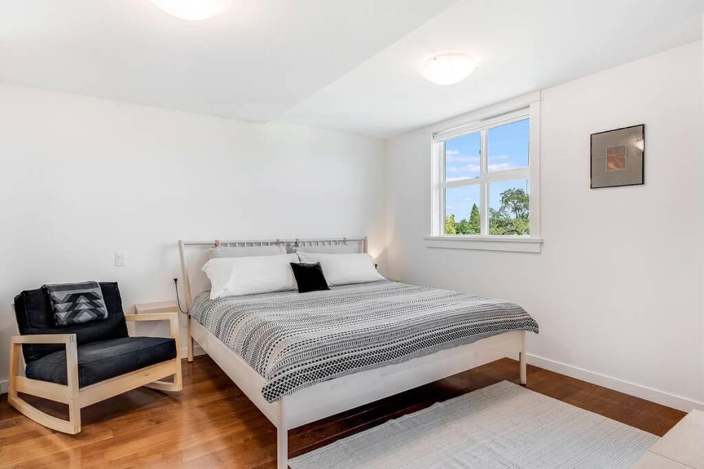 Cedar Hill Sunlit Stay - Bright Spacious & Modern Victoria Dış mekan fotoğraf