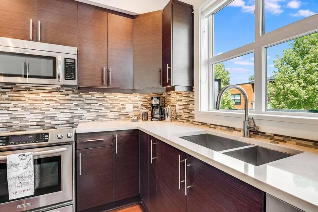 Cedar Hill Sunlit Stay - Bright Spacious & Modern Victoria Dış mekan fotoğraf